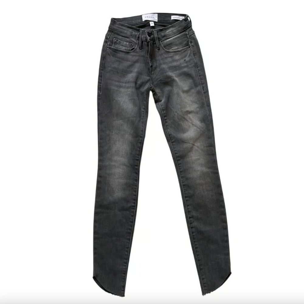 NWOT Frame Le Skinny de Jeanne Gray Wash Asymmetrical Hem Jeans • Size 23 🗣